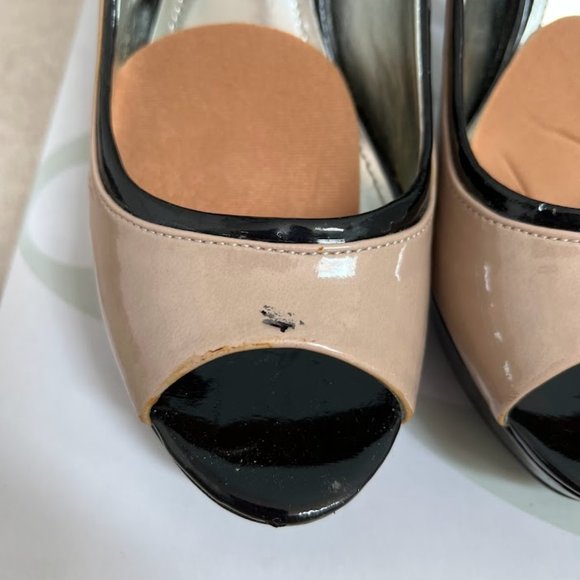 Two-Toned High Heels - Picture 3 of 4